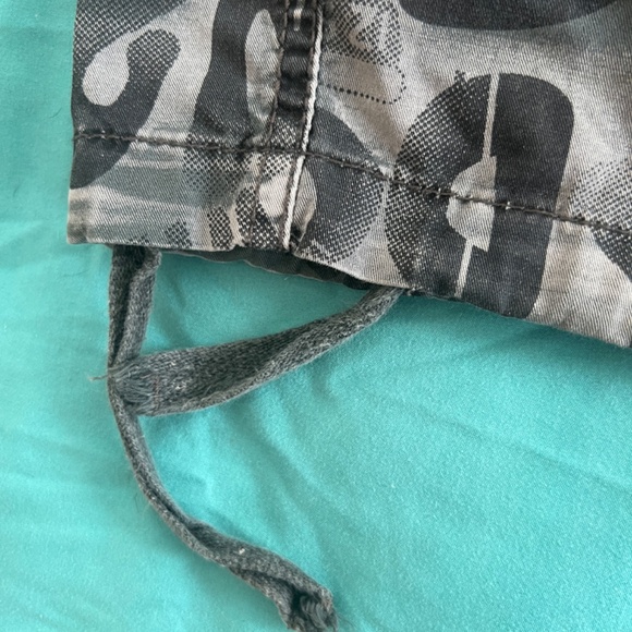 Script Camo cargo Shorts , black/ Grey/  XL NEW - Picture 5 of 8
